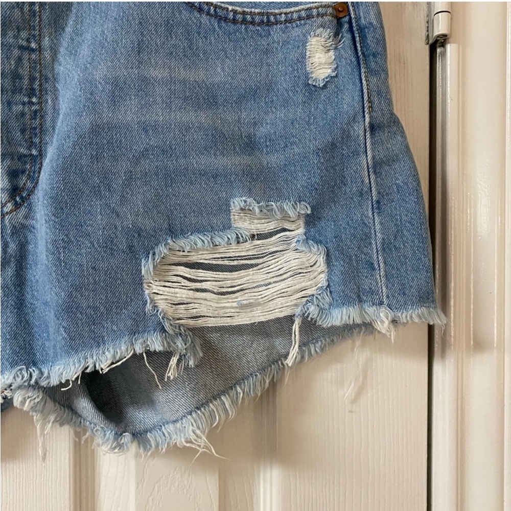 NWT! Levi's Premium 501® High Rise Button Fly Cotton Distressed Shorts Size 33” - Picture 4 of 16